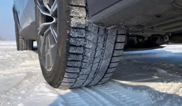 雪地轮胎的更换时间 7度以下的气温就需要更换