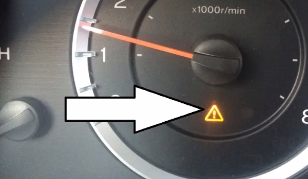 仪表盘有故障灯怎么办 需要停下车辆及时进行检查