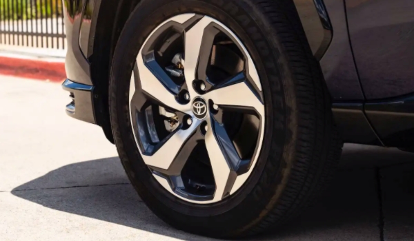 丰田荣放轮胎多久需要更换一次 需要使用3年到4年的时间更换一次