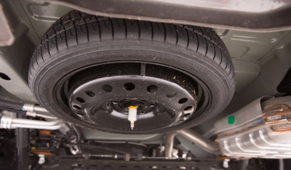 车辆的备胎的保养 要定期的检查轮胎的胎压情况
