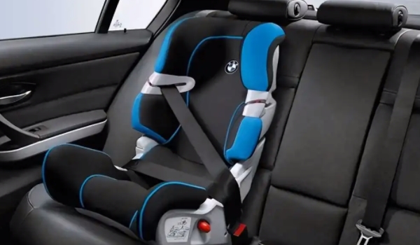 儿童安全座椅什么时候使用 儿童乘坐车辆的时候使用（需要提前购买）