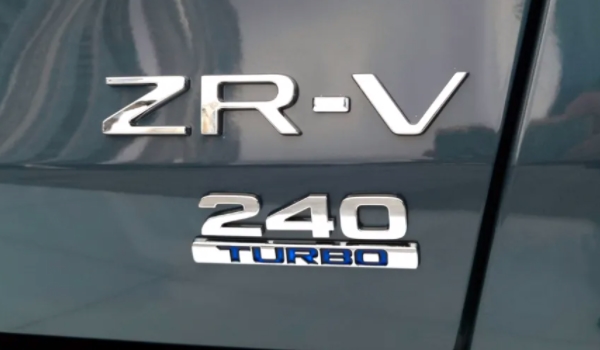 ZR-V致在的防冻液在那里加入 打开发动机舱加入（有专用的容器）