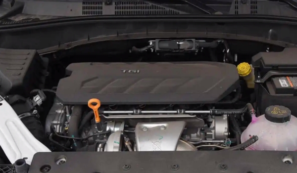 荣威RX5 MAX的机油尺在什么地方 发动机缸体上面（定期使用）