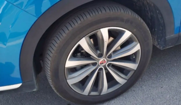 荣威RX5 MAX的轮胎多久更换 使用4万公里可以更换（注意磨损情况）