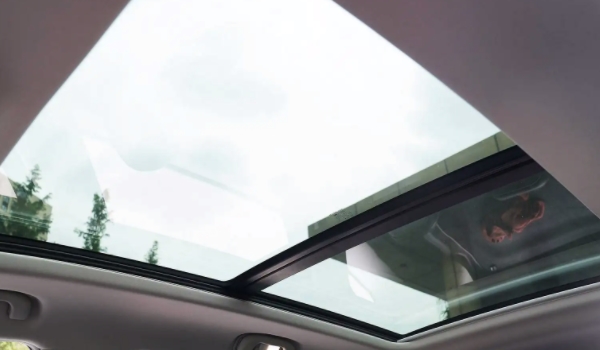 荣威RX5 MAX的天窗有几个类型 只有一个类型（可开启全景天窗）