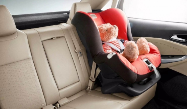 儿童安全座椅什么时候使用 儿童乘坐车辆时使用（保护安全）