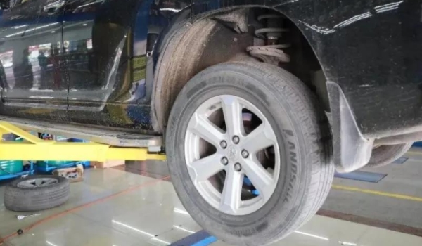 轮胎的更换依据是什么 参考轮胎磨损程度（保证车辆安全行驶）