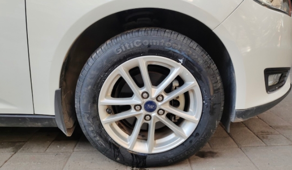 轮胎的更换依据是什么 参考轮胎磨损程度（保证车辆安全行驶）