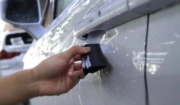 车漆怎么保护 粘贴隐形车衣来保护（不需要办理备案登记）