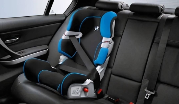 儿童安全座椅安装在什么地方 安装在车辆的第2排座椅上