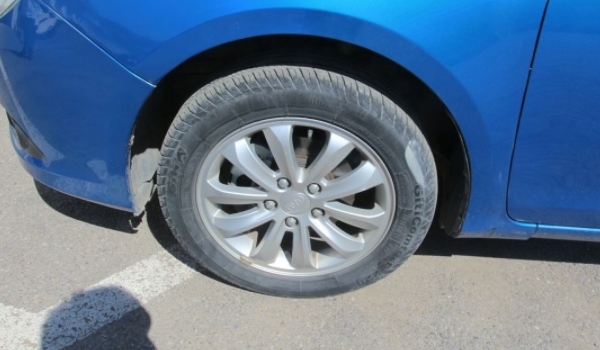 轮胎胎压过低的影响是什么 会影响车辆行驶安全（加大轮胎磨损）