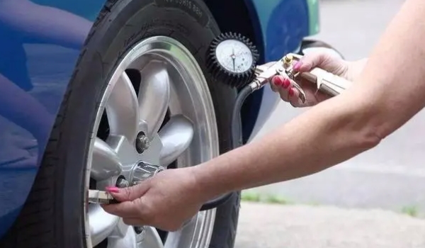 轮胎气压有哪些查看方式 胎压监测装置检测，气压表来检测