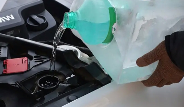 玻璃水加防冻的夏季能用么 可以进行使用（不会有所影响）