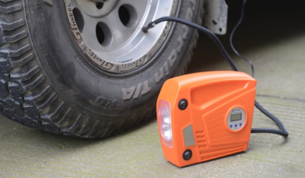 轮胎充气泵使用效果怎么样 使用效果比较好（快速完成轮胎充气）