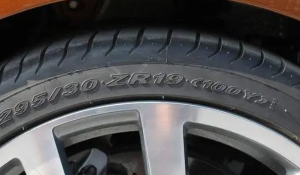 轮胎的型号在什么位置 轮胎的型号是在轮胎胎壁上有所标注