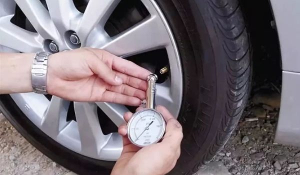轮胎胎压数据要保持多少 需要保持在2.3~2.5的数据（安全行驶）