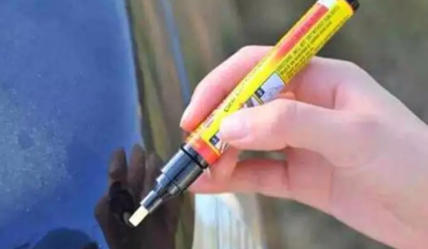 补漆笔怎么使用 直接涂在车漆受损部位（避免车漆出现生锈）