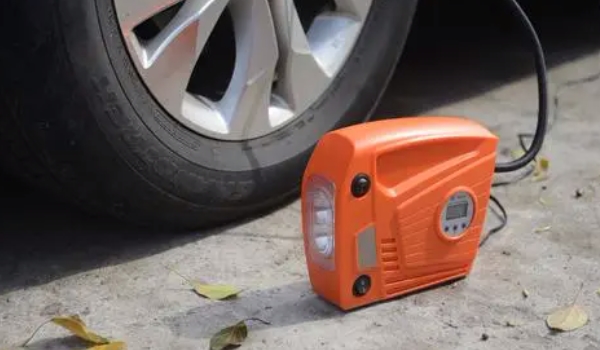 轮胎充气泵的作用是什么 有效的补充轮胎胎压（保证安全行驶）